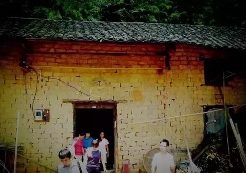 住房在進(jìn)步—時(shí)代呼喚環(huán)保建筑在廣大農(nóng)村大展身手(圖4) 土墻屋